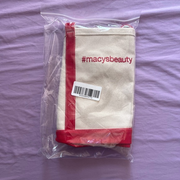 Macy's Beauty tote bag + beauty samples - Picture 2 of 5